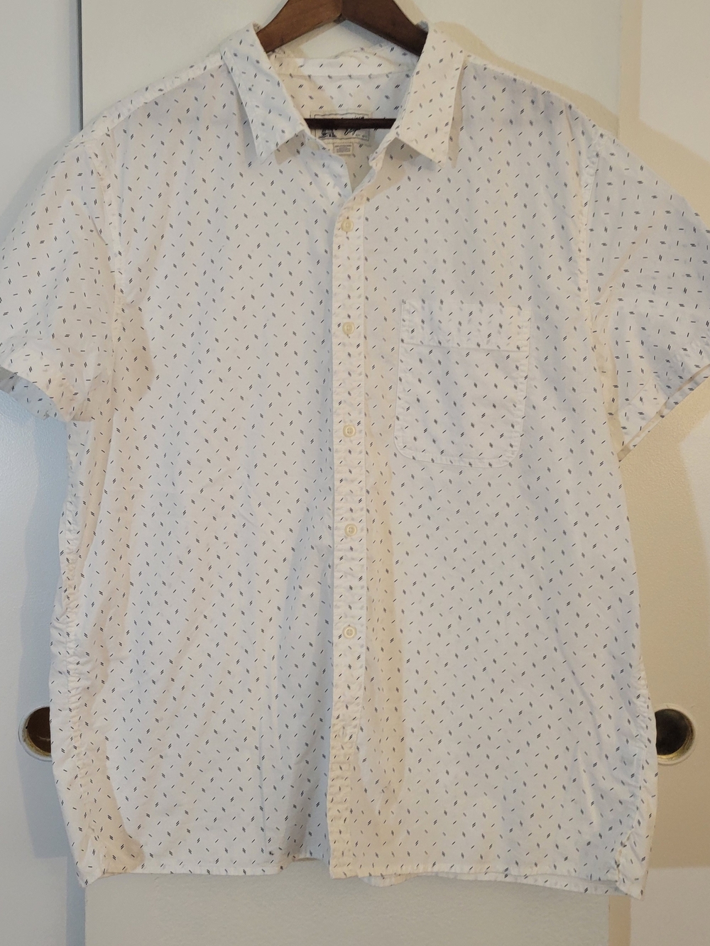 American Eagle Outfitters White Short-Sleeve Button-Down with Navy Micro Print